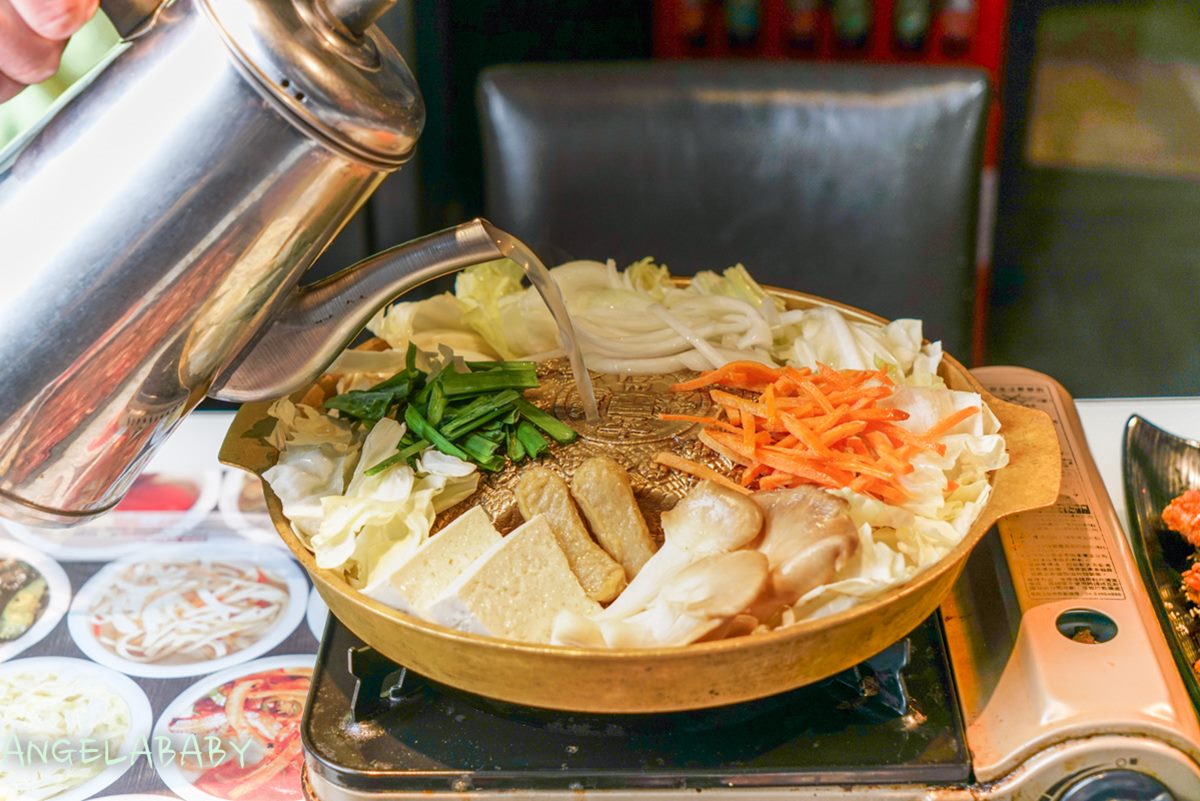 30款小菜吃到飽!在地人大推「韓式料理」260元開吃,大分量銅盤烤肉超浮誇 30款小菜吃到飽!在地人大推「韓式料理」260元開吃,大分量銅盤烤肉超浮誇