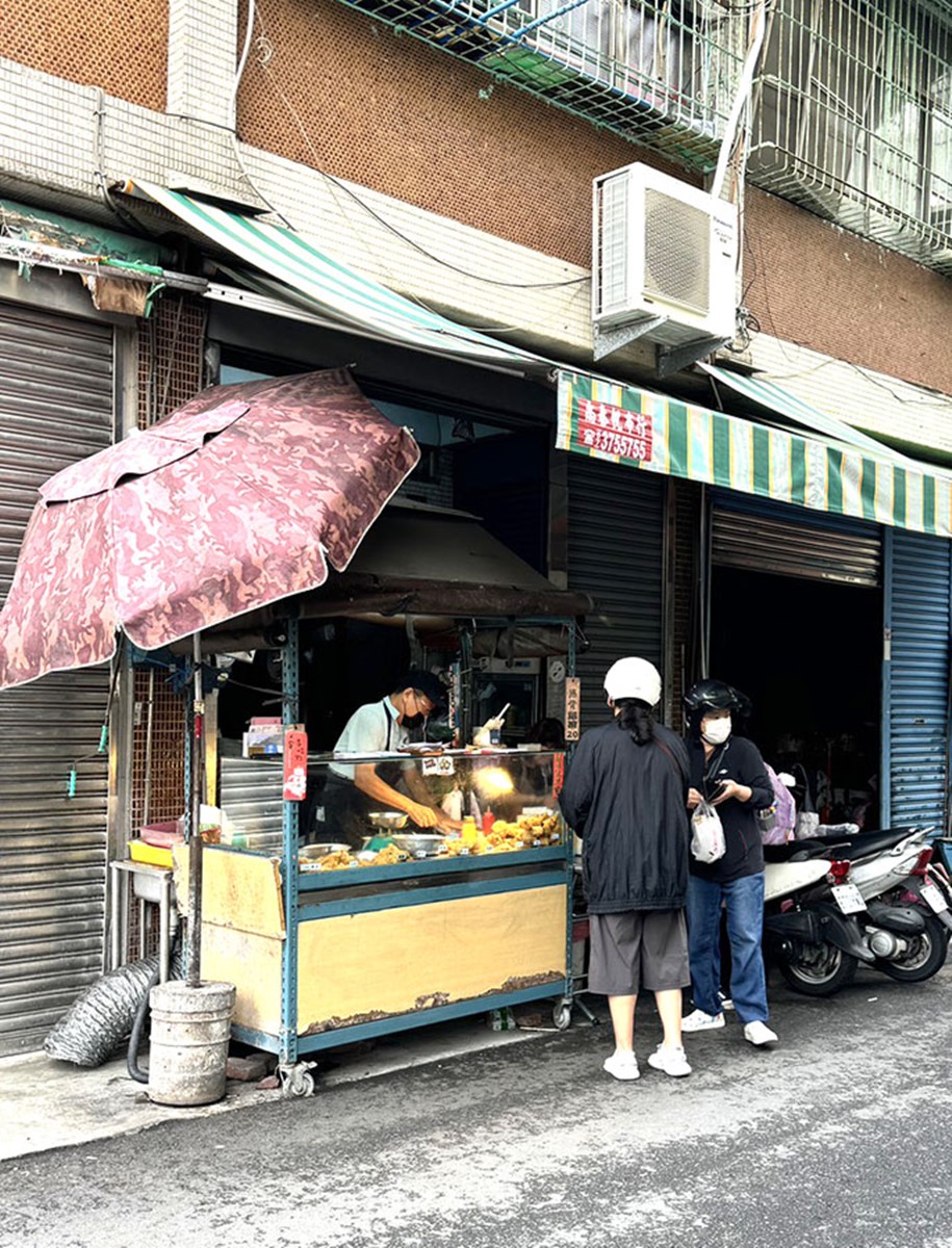 小學生最愛「20元雞排」藏在這!銅板價菜單太佛心,炸雞腿3支100元 小學生最愛「20元雞排」藏在這!銅板價菜單太佛心,炸雞腿3支100元