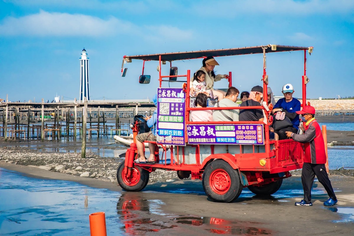 最低100元「不限時玩整天」!體驗挖蛤蜊、烤蚵吃到飽,高CP值一日遊行程 最低100元「不限時玩整天」!體驗挖蛤蜊、烤蚵吃到飽,高CP值一日遊行程