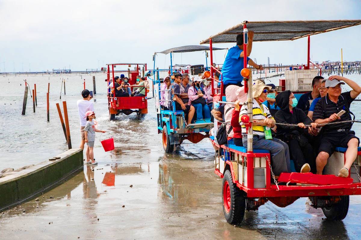 最低100元「不限時玩整天」!體驗挖蛤蜊、烤蚵吃到飽,高CP值一日遊行程 最低100元「不限時玩整天」!體驗挖蛤蜊、烤蚵吃到飽,高CP值一日遊行程