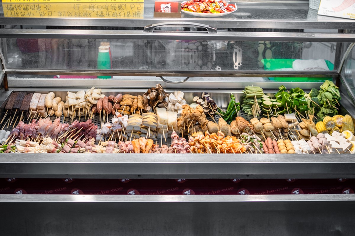 烤串均一價17元！台中高CP值人氣串燒，肉串、蔬菜超過50種食材任選
