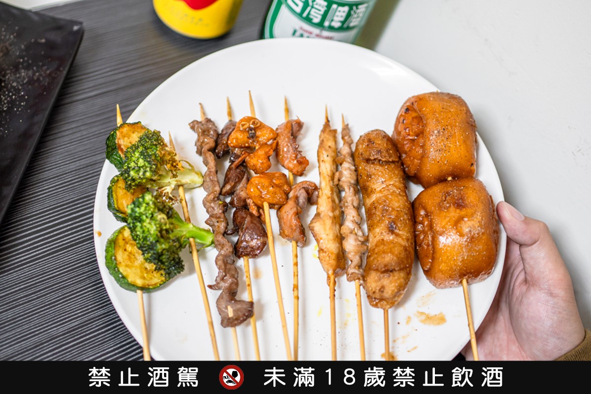 烤串均一價17元！台中高CP值人氣串燒，肉串、蔬菜超過50種食材任選