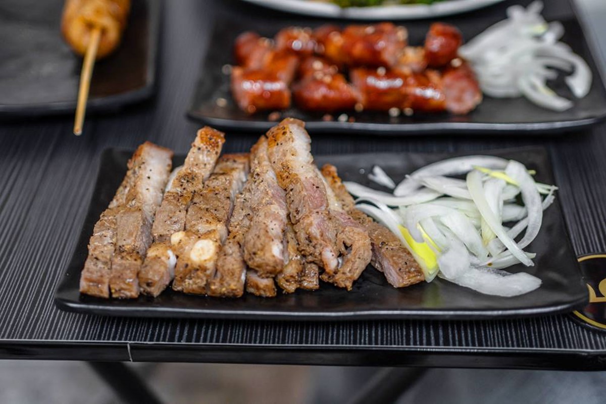 烤串均一價17元！台中高CP值人氣串燒，肉串、蔬菜超過50種食材任選