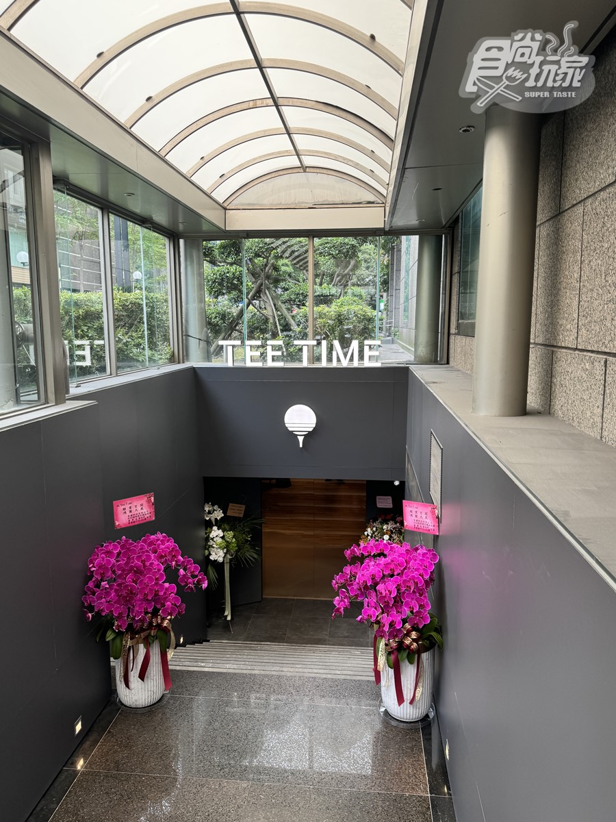 新手也能嗨玩!台北全新「室內高爾夫球場」,大明星指定場地、免費帶外食開趴 新手也能嗨玩!台北全新「室內高爾夫球場」,大明星指定場地、免費帶外食開趴