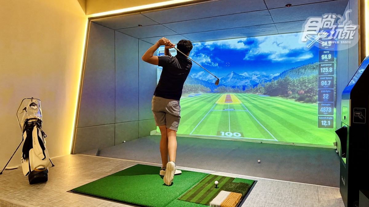 新手也能嗨玩!台北全新「室內高爾夫球場」,大明星指定場地、免費帶外食開趴 新手也能嗨玩!台北全新「室內高爾夫球場」,大明星指定場地、免費帶外食開趴