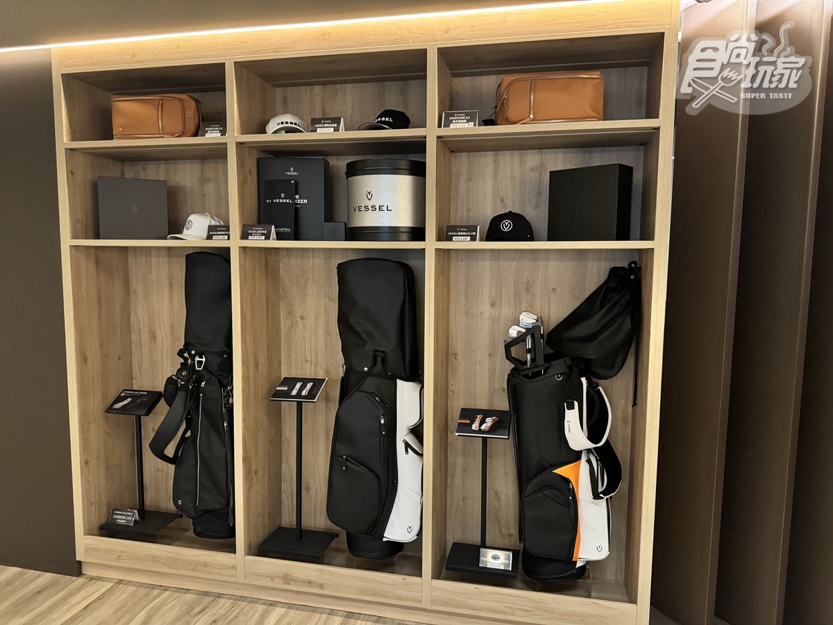 新手也能嗨玩!台北全新「室內高爾夫球場」,大明星指定場地、免費帶外食開趴 新手也能嗨玩!台北全新「室內高爾夫球場」,大明星指定場地、免費帶外食開趴