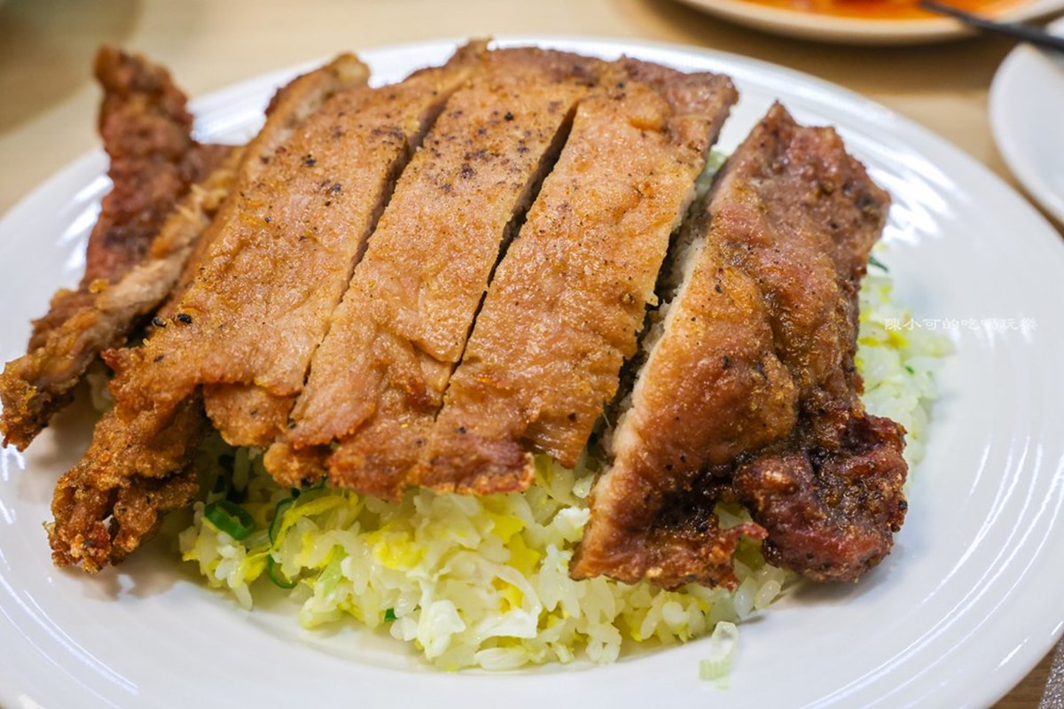 永和版「小鼎泰豐」再＋１！排骨蛋炒飯、皮蛋麵銷魂噴香，滿料雞湯也必點