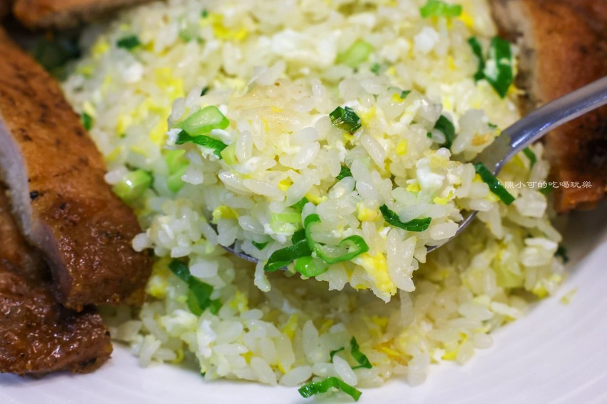 永和版「小鼎泰豐」再＋１！排骨蛋炒飯、皮蛋麵銷魂噴香，滿料雞湯也必點