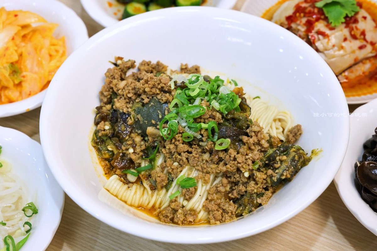 永和版「小鼎泰豐」再＋１！排骨蛋炒飯、皮蛋麵銷魂噴香，滿料雞湯也必點