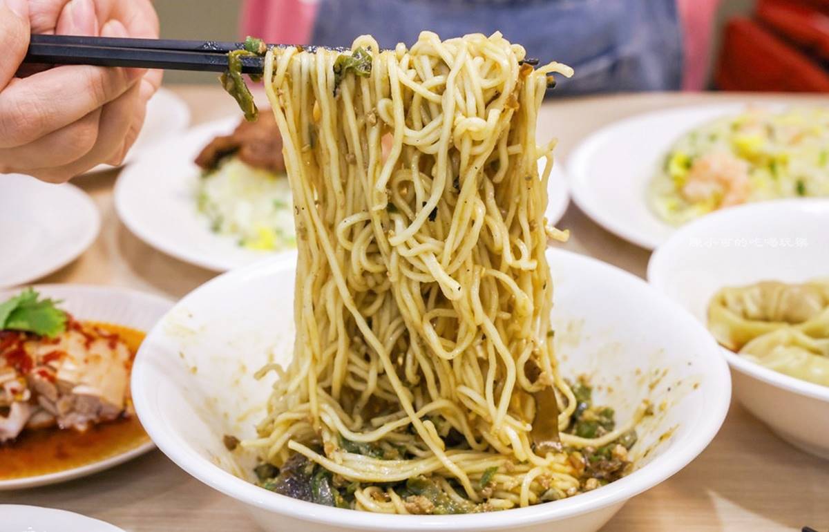 永和版「小鼎泰豐」再＋１！排骨蛋炒飯、皮蛋麵銷魂噴香，滿料雞湯也必點