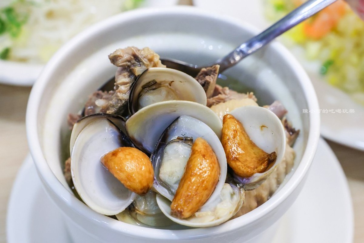 永和版「小鼎泰豐」再＋１！排骨蛋炒飯、皮蛋麵銷魂噴香，滿料雞湯也必點