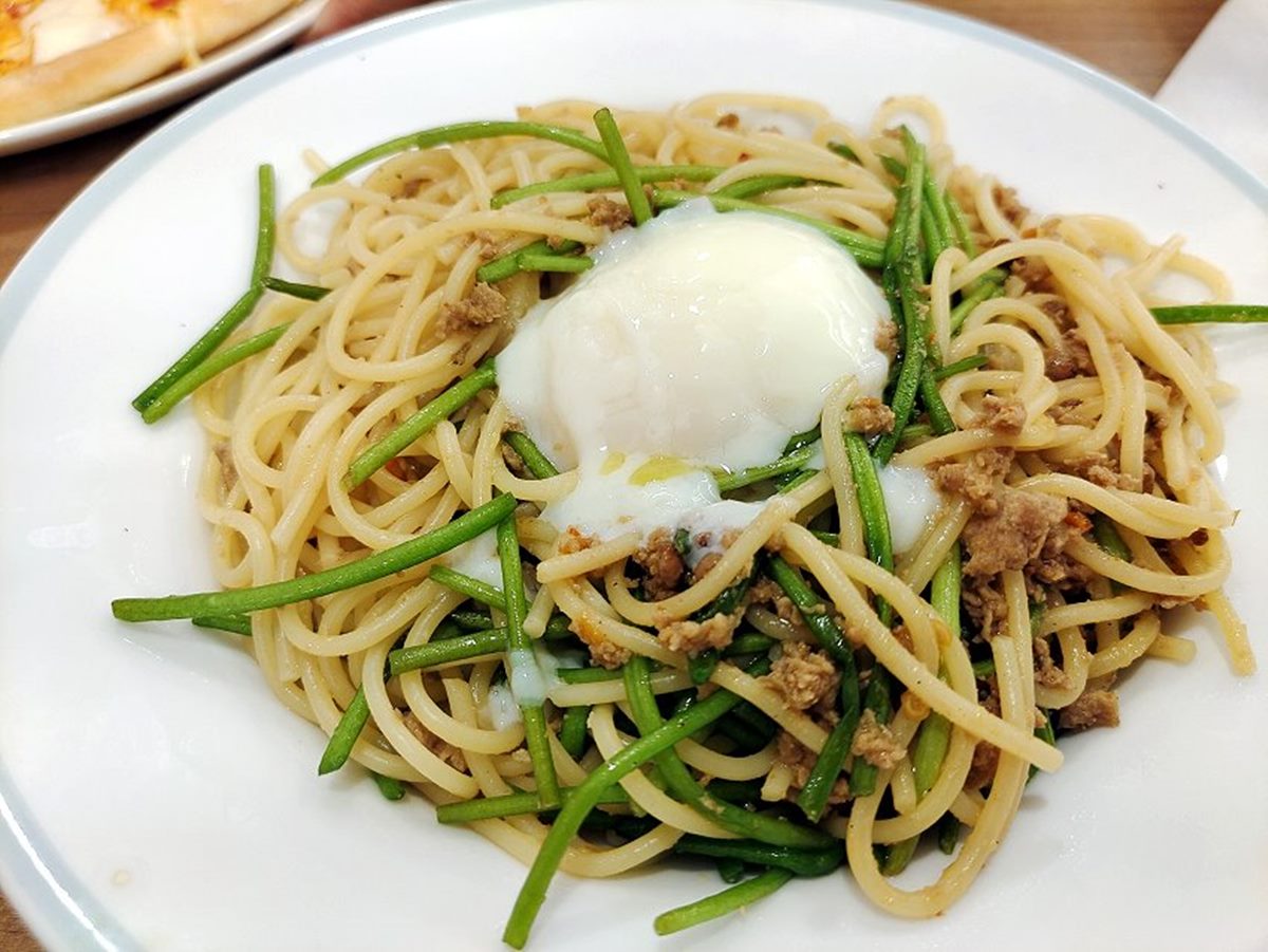 平價「義式料理」插旗南港！150元爽嗑主餐４選１＋佛卡夏，還有飲料喝到飽