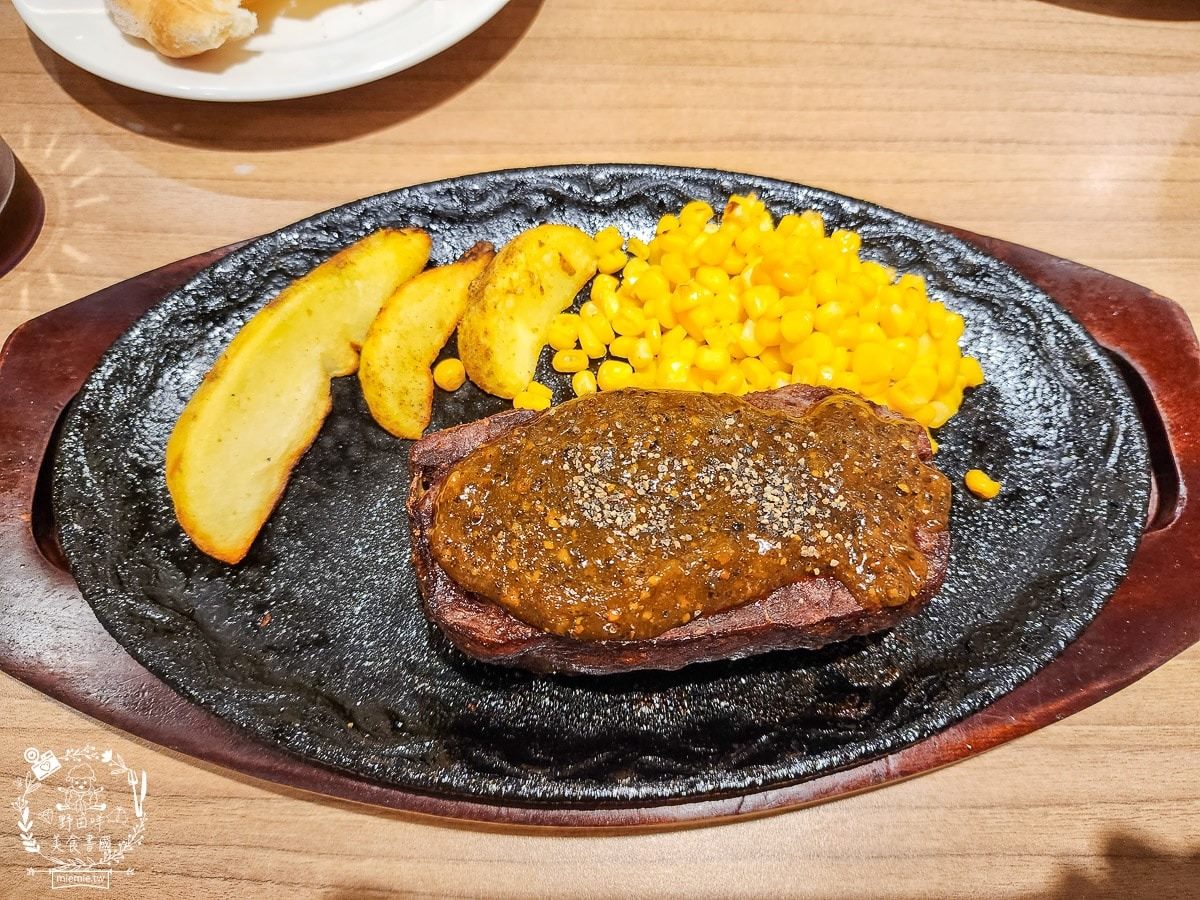 平價「義式料理」插旗南港！150元爽嗑主餐４選１＋佛卡夏，還有飲料喝到飽