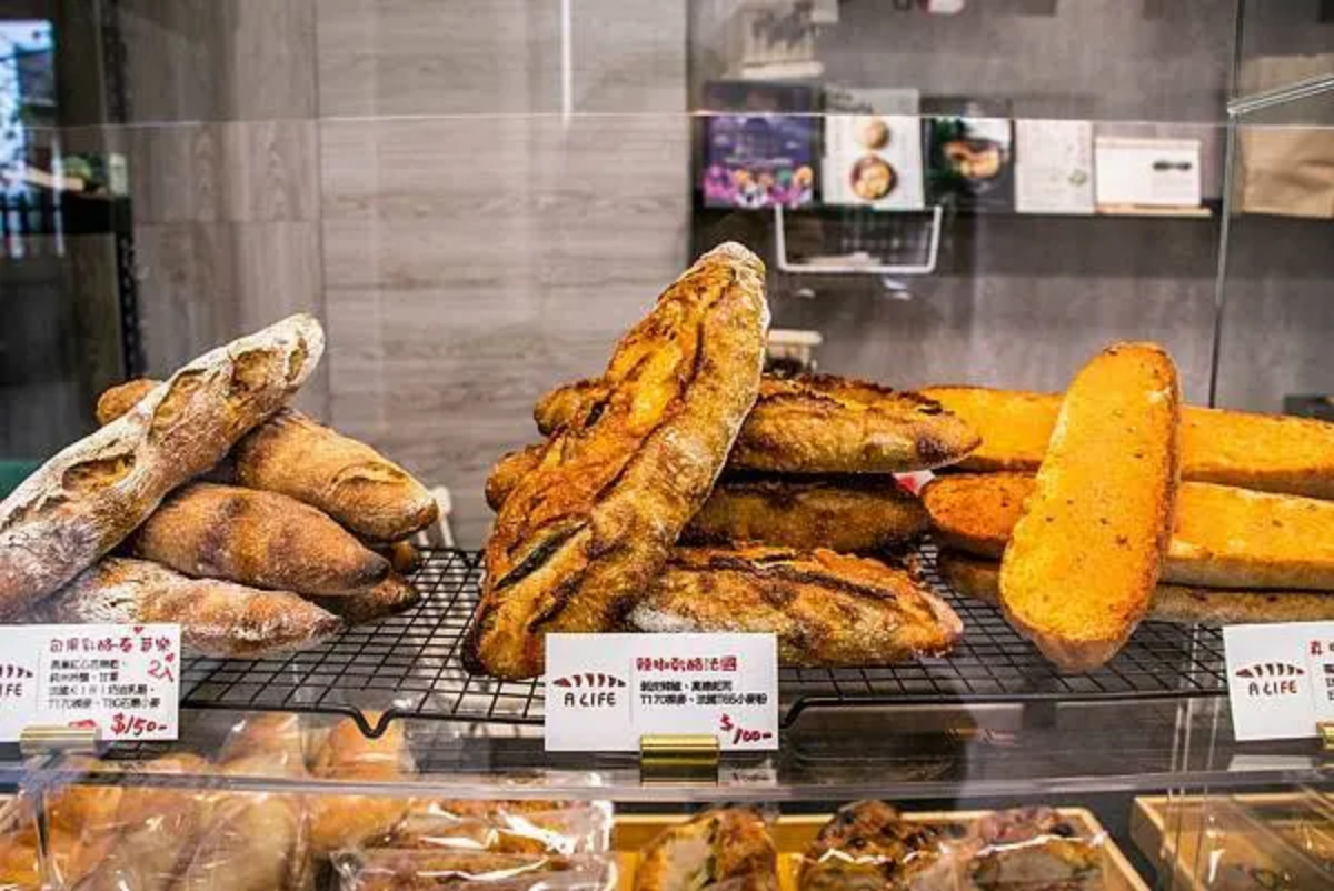 隱身民宅裡的麵包店！「全酸種麵包、奶酥餐包」必吃，這１款吃得到紅心芭樂