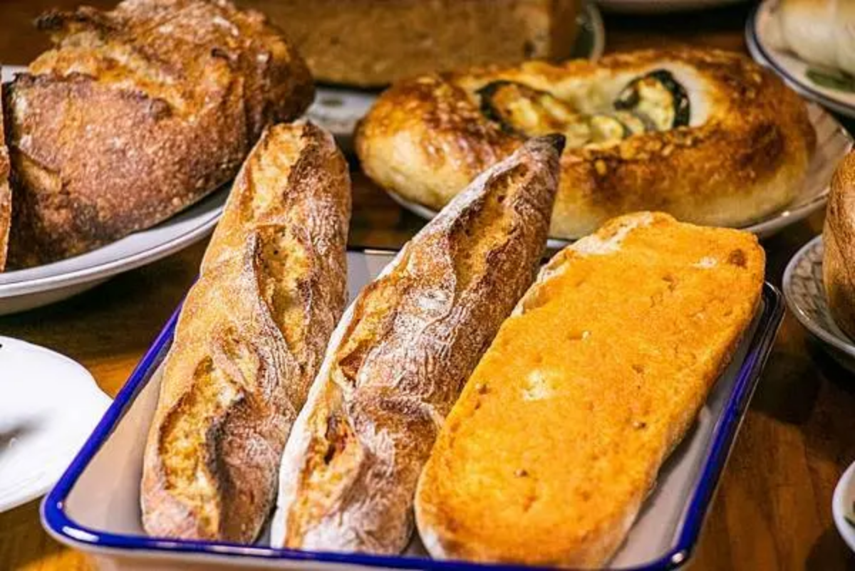 隱身民宅裡的麵包店！「全酸種麵包、奶酥餐包」必吃，這１款吃得到紅心芭樂