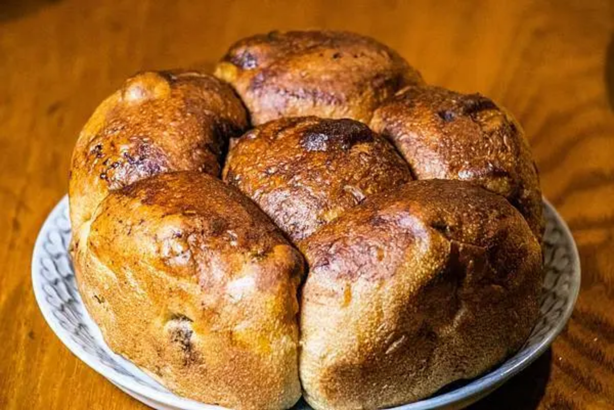 隱身民宅裡的麵包店！「全酸種麵包、奶酥餐包」必吃，這１款吃得到紅心芭樂