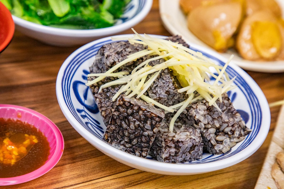 台中人激推高CP值鵝肉店!「鵝肉飯」肉量滿滿免百元,鵝肉湯免費喝到飽 台中人激推高CP值鵝肉店!「鵝肉飯」肉量滿滿免百元,鵝肉湯免費喝到飽