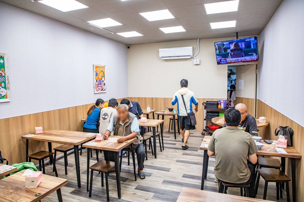 台中人激推高CP值鵝肉店!「鵝肉飯」肉量滿滿免百元,鵝肉湯免費喝到飽 台中人激推高CP值鵝肉店!「鵝肉飯」肉量滿滿免百元,鵝肉湯免費喝到飽