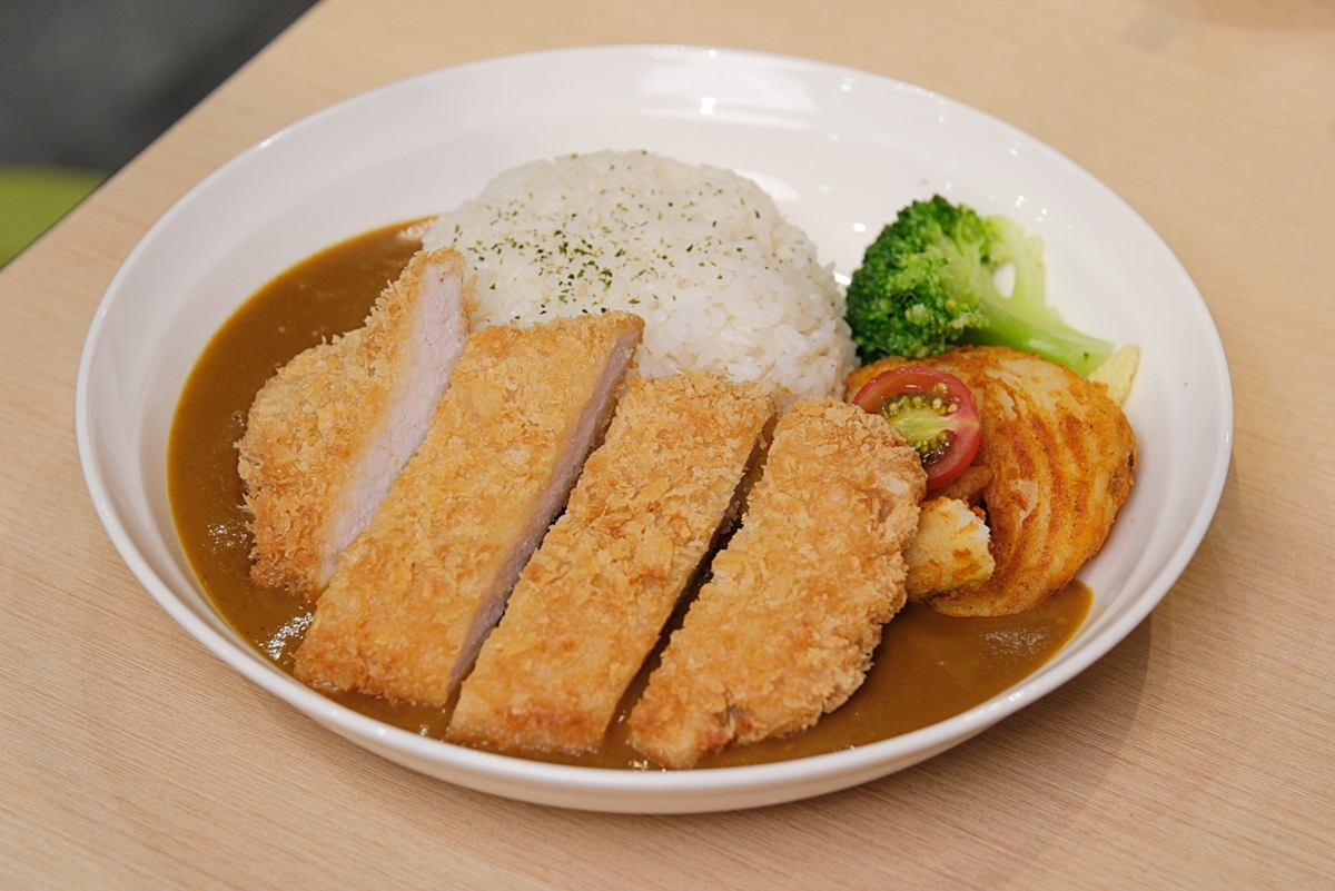 主餐第2份半價!大分量平價咖哩店必點「海陸空三拼」,還有自助吧吃到飽 主餐第2份半價!大分量平價咖哩店必點「海陸空三拼」,還有自助吧吃到飽