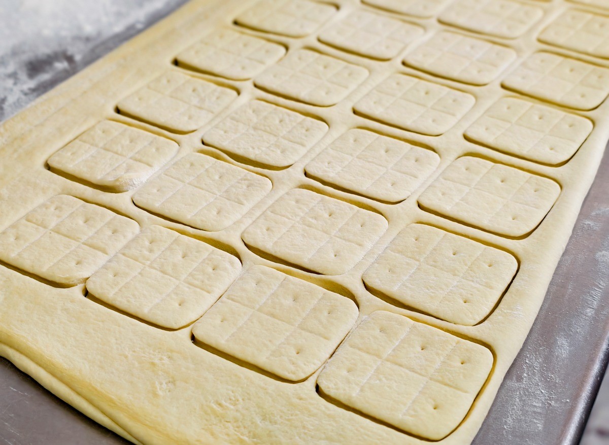 全台第一家「蘋果麵包創始店」在台中！童年回憶這裡買，製作過程公開