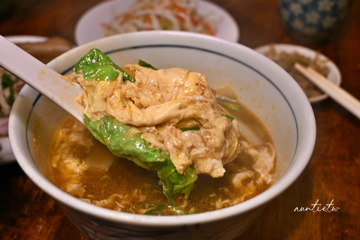 黃仁勳最愛牛肉麵是這家!每次必點「紅燒半筋半肉麵」,免費飲料暢飲超貼心 黃仁勳最愛牛肉麵是這家!每次必點「紅燒半筋半肉麵」,免費飲料暢飲超貼心