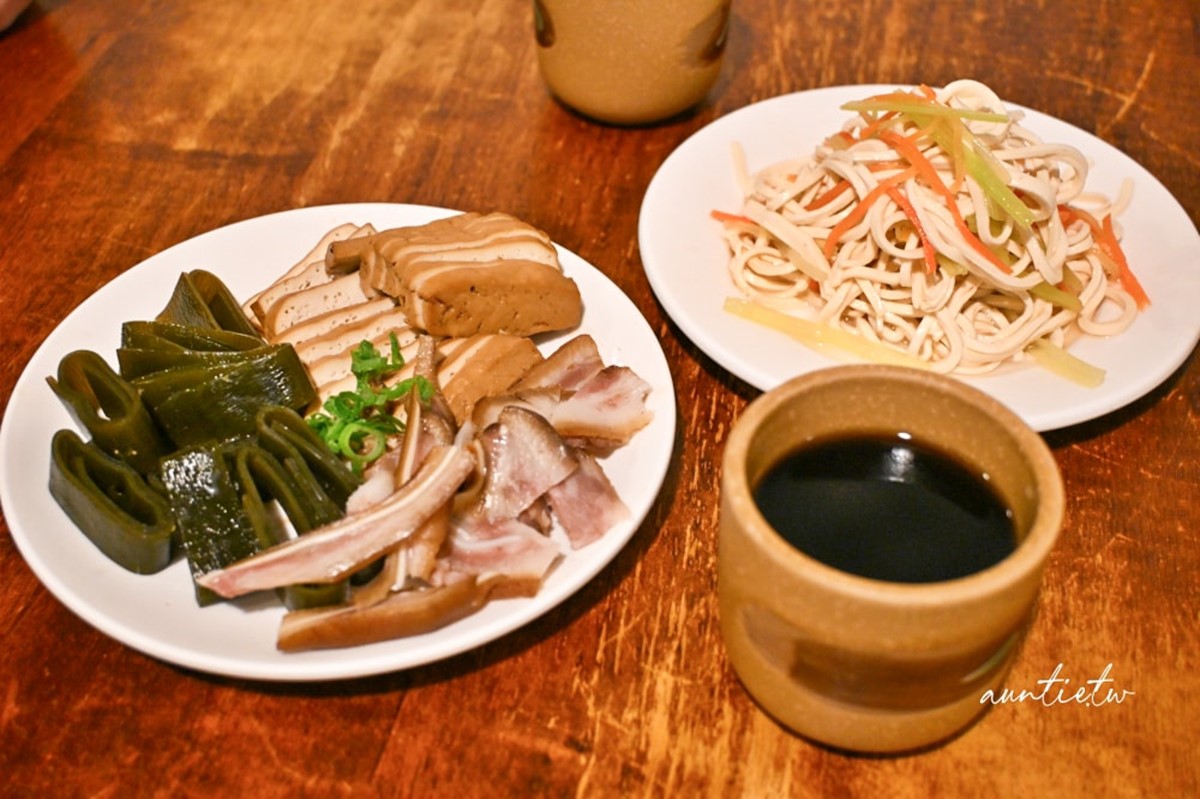 黃仁勳最愛牛肉麵是這家!每次必點「紅燒半筋半肉麵」,免費飲料暢飲超貼心 黃仁勳最愛牛肉麵是這家!每次必點「紅燒半筋半肉麵」,免費飲料暢飲超貼心