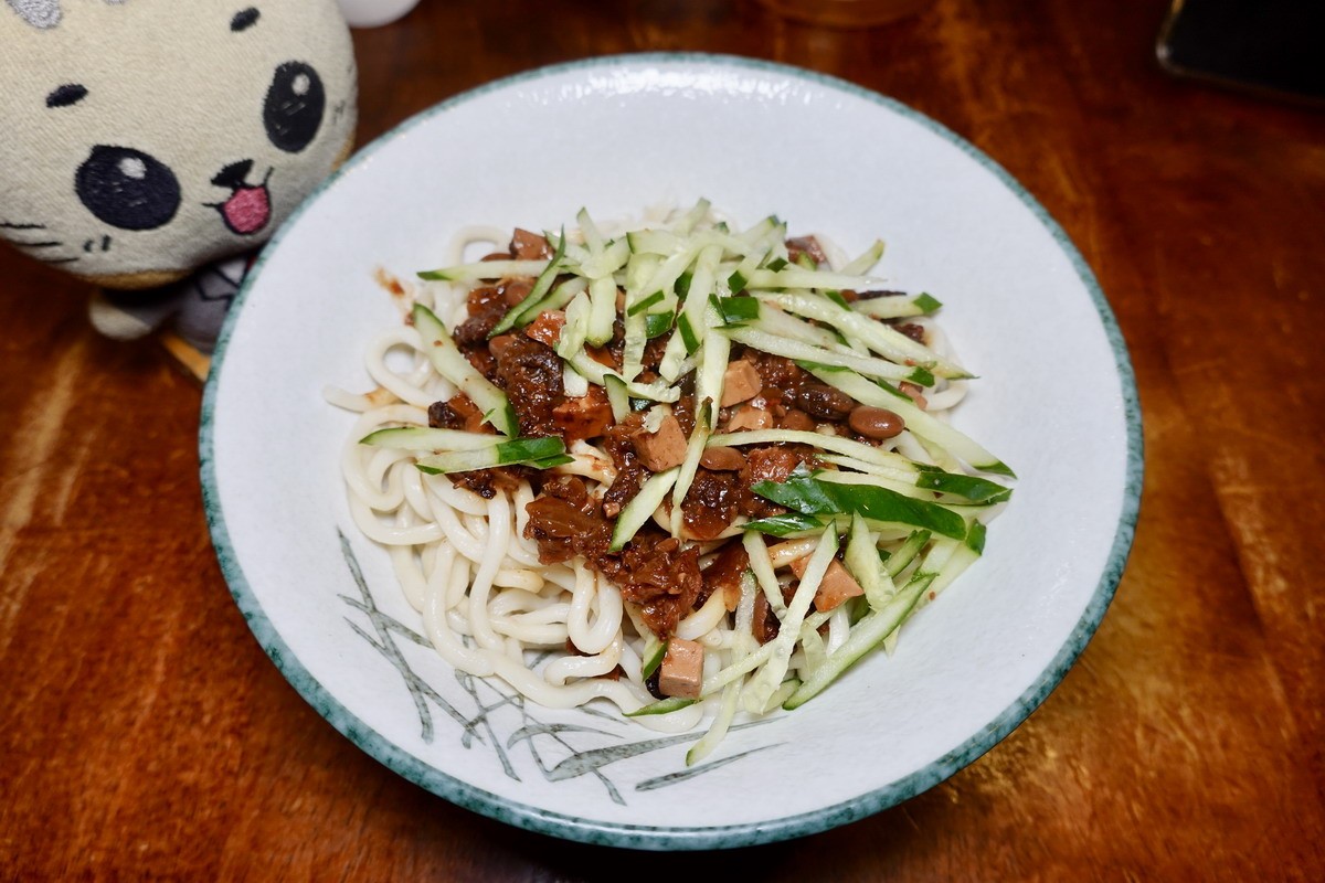 黃仁勳最愛牛肉麵是這家!每次必點「紅燒半筋半肉麵」,免費飲料暢飲超貼心 黃仁勳最愛牛肉麵是這家!每次必點「紅燒半筋半肉麵」,免費飲料暢飲超貼心