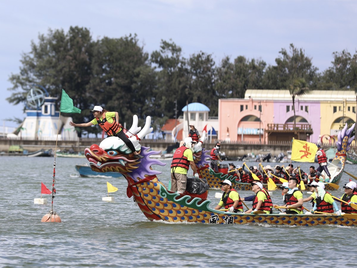 端午煙火秀在嘉義!看精彩龍舟賽、逛美食市集,免費吃蚵仔粥、玩氣墊城堡 端午煙火秀在嘉義!看精彩龍舟賽、逛美食市集,免費吃蚵仔粥、玩氣墊城堡