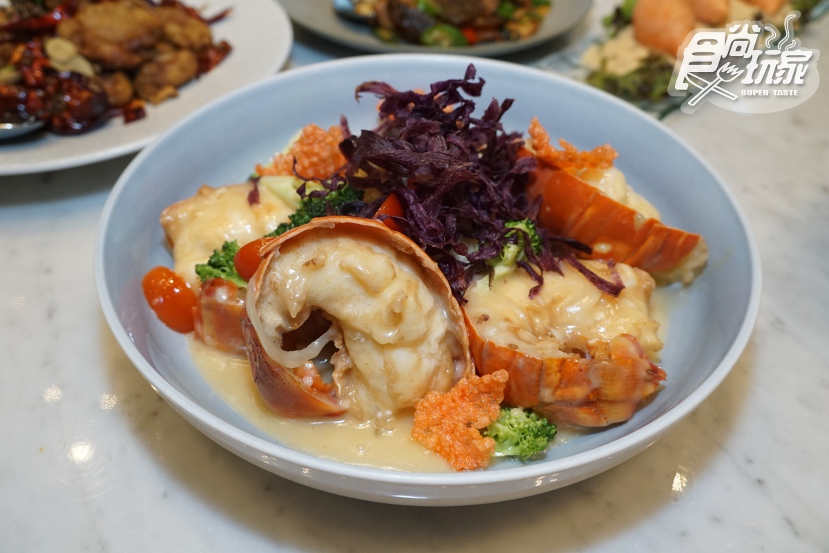 「軟殼蟹＋龍蝦麵」超狂！林口地標飯店８新菜登場，必點紅蘿蔔、薄荷流沙包