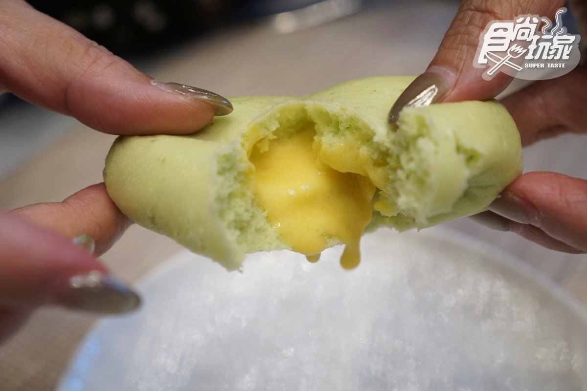 「軟殼蟹＋龍蝦麵」超狂！林口地標飯店８新菜登場，必點紅蘿蔔、薄荷流沙包