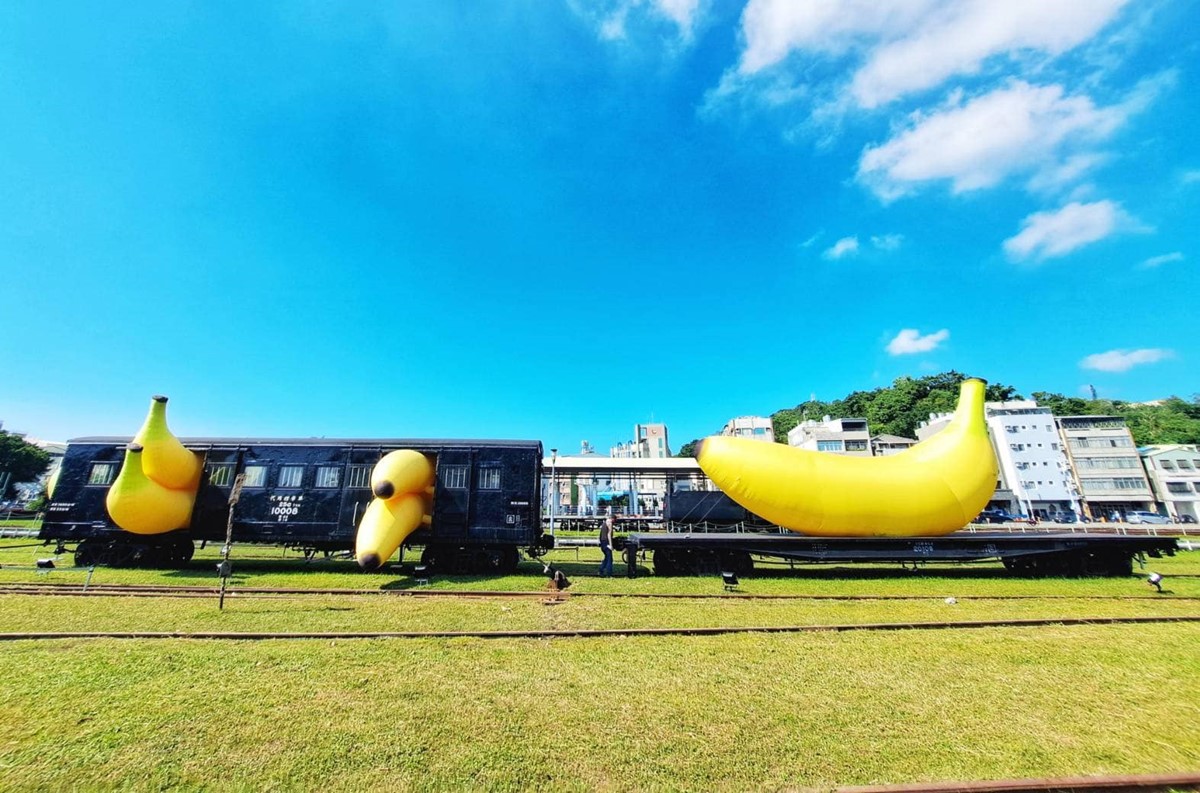 陳奕迅高雄打卡景點在這!巨無霸香蕉列車爆紅,再搭渡輪暢遊高雄港超Chill 陳奕迅高雄打卡景點在這!巨無霸香蕉列車爆紅,再搭渡輪暢遊高雄港超Chill