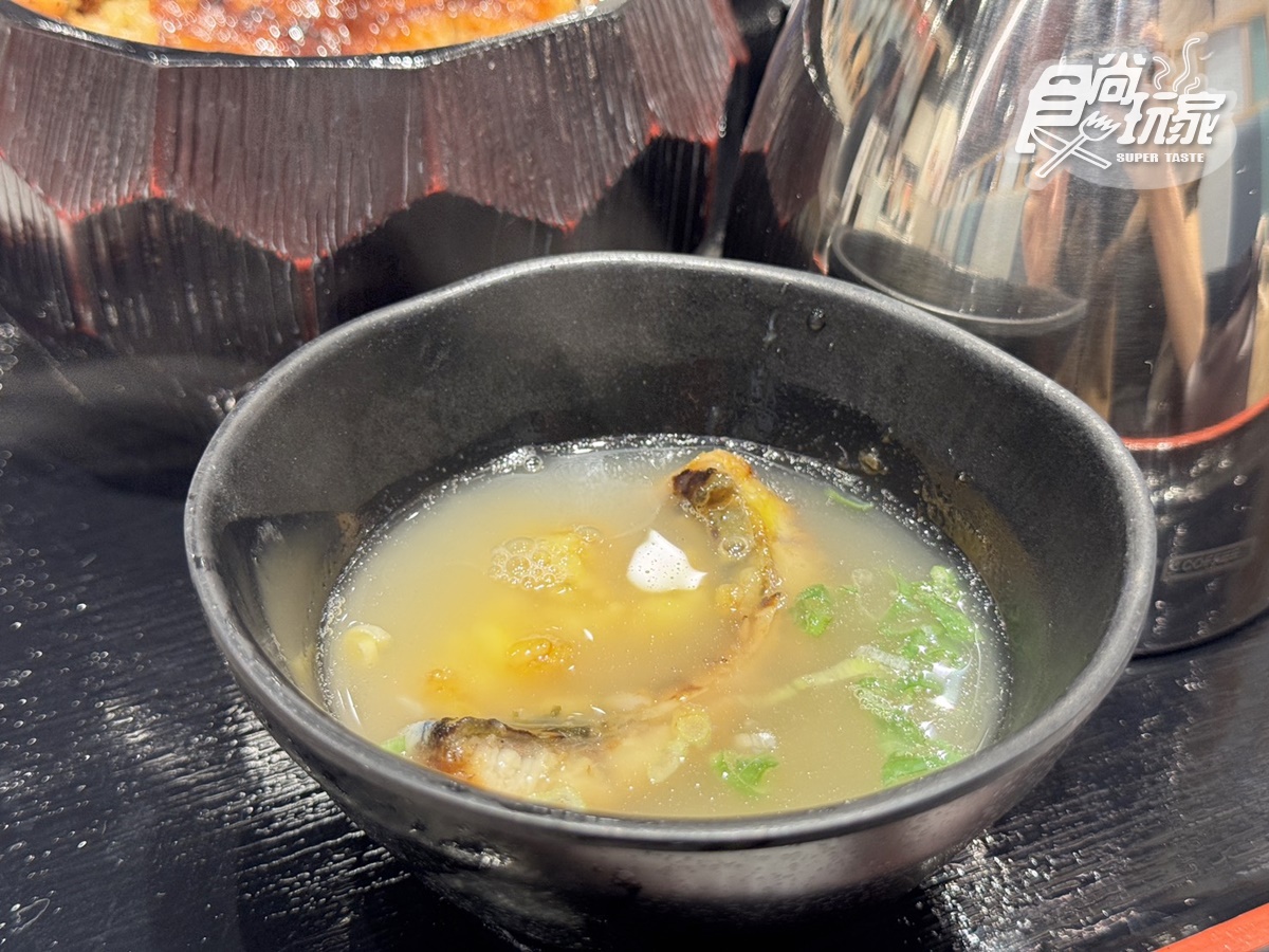 巨無霸「一本鰻魚飯」半價嗑!395元爽嗑整尾鰻魚套餐,加碼搶買一送一優惠 巨無霸「一本鰻魚飯」半價嗑!395元爽嗑整尾鰻魚套餐,加碼搶買一送一優惠