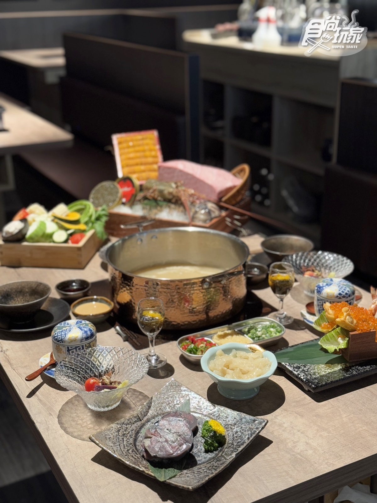 每道150元有找!高CP值「日式無菜單火鍋」嗑現撈龍蝦+A5和牛,免費送金箔冰 每道150元有找!高CP值「日式無菜單火鍋」嗑現撈龍蝦+A5和牛,免費送金箔冰