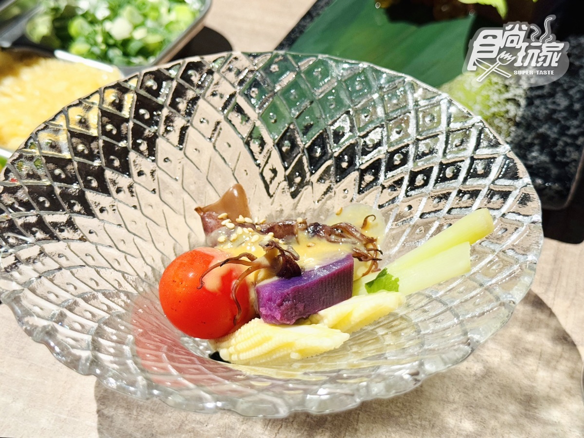 每道150元有找!高CP值「日式無菜單火鍋」嗑現撈龍蝦+A5和牛,免費送金箔冰 每道150元有找!高CP值「日式無菜單火鍋」嗑現撈龍蝦+A5和牛,免費送金箔冰