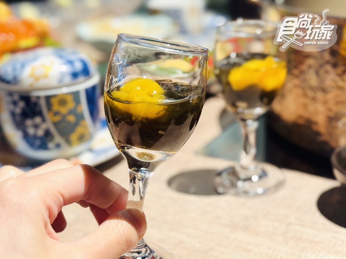 每道150元有找!高CP值「日式無菜單火鍋」嗑現撈龍蝦+A5和牛,免費送金箔冰 每道150元有找!高CP值「日式無菜單火鍋」嗑現撈龍蝦+A5和牛,免費送金箔冰