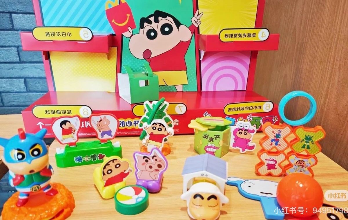 麥當勞超萌「蠟筆小新兒童餐」!8款玩具搶先看,小新動感超人、小白欠收藏 麥當勞超萌「蠟筆小新兒童餐」!8款玩具搶先看,小新動感超人、小白欠收藏