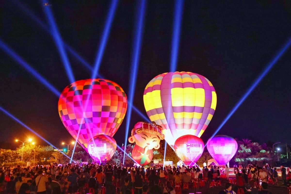 首屆「台南熱氣球派對」登場!光雕+無人機秀一次看,還有市集、氣墊樂園 首屆「台南熱氣球派對」登場!光雕+無人機秀一次看,還有市集、氣墊樂園