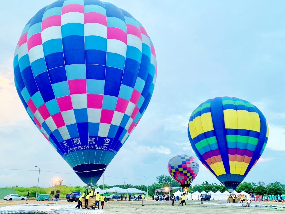 首屆「台南熱氣球派對」登場!光雕+無人機秀一次看,還有市集、氣墊樂園 首屆「台南熱氣球派對」登場!光雕+無人機秀一次看,還有市集、氣墊樂園