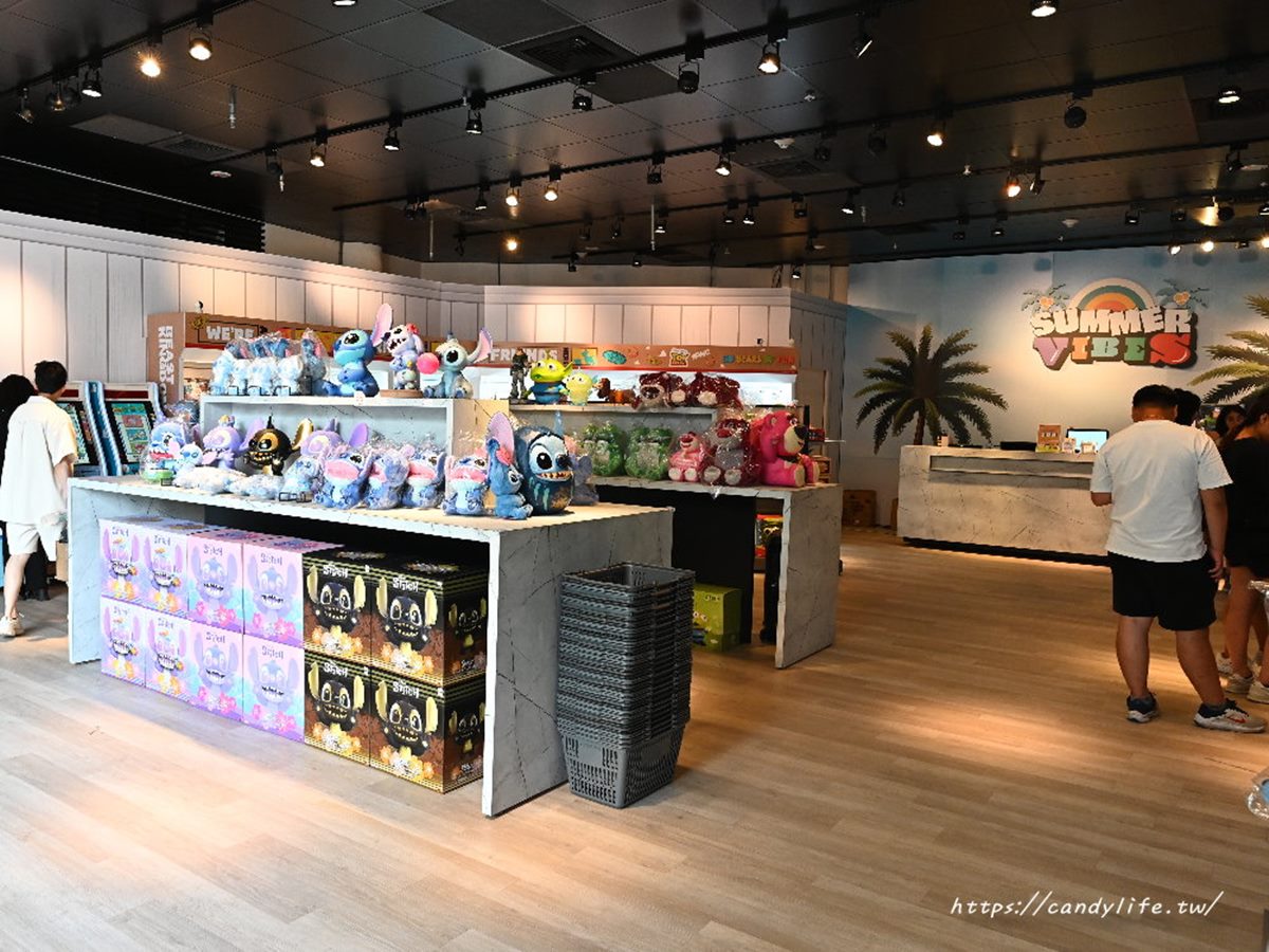 快衝迪士尼快閃店！免費打卡巨大史迪奇＋三眼怪，限量周邊一次看