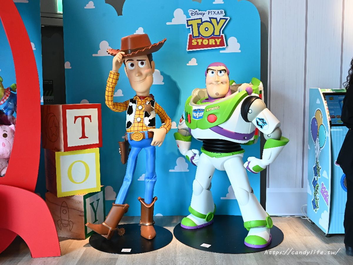 快衝迪士尼快閃店！免費打卡巨大史迪奇＋三眼怪，限量周邊一次看