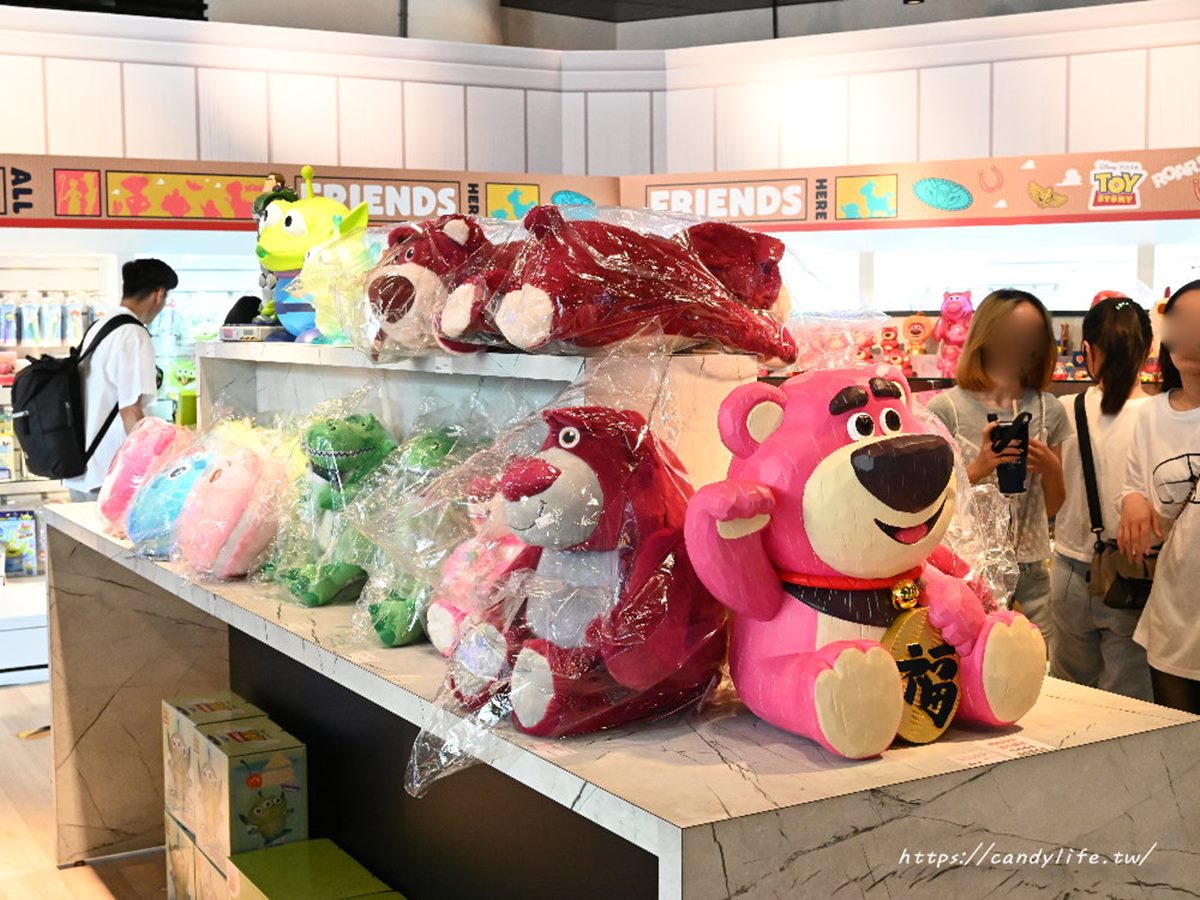 快衝迪士尼快閃店！免費打卡巨大史迪奇＋三眼怪，限量周邊一次看