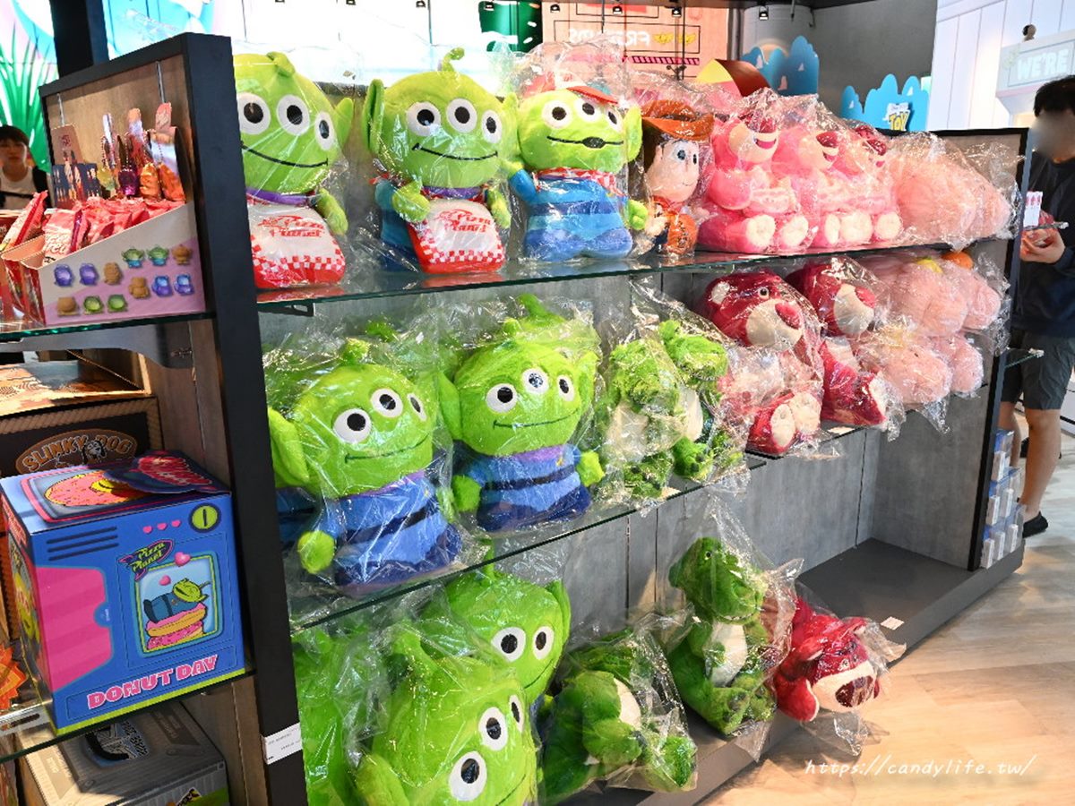 快衝迪士尼快閃店！免費打卡巨大史迪奇＋三眼怪，限量周邊一次看