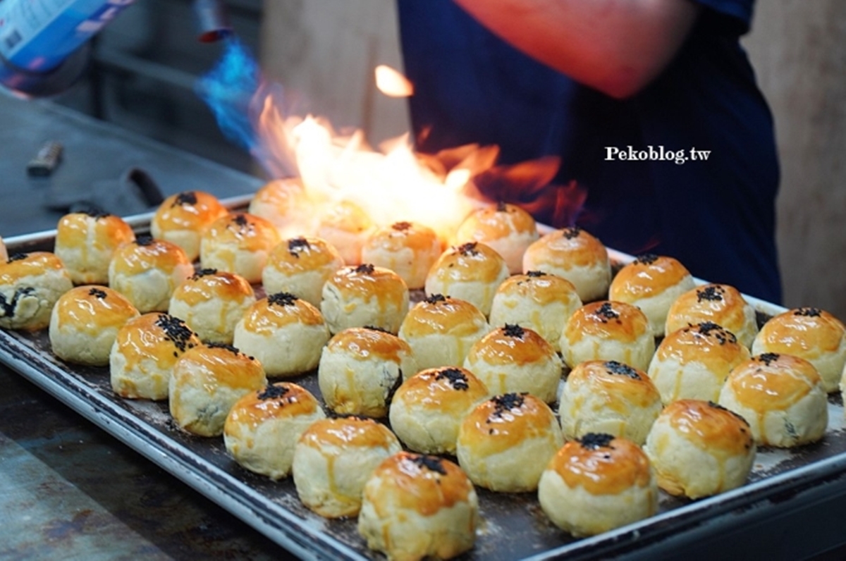 買3送1+保冷袋!手撕蛋糕名店祭優惠,必搶爆餡生乳球、狂賣20萬顆蛋黃酥 買3送1+保冷袋!手撕蛋糕名店祭優惠,必搶爆餡生乳球、狂賣20萬顆蛋黃酥