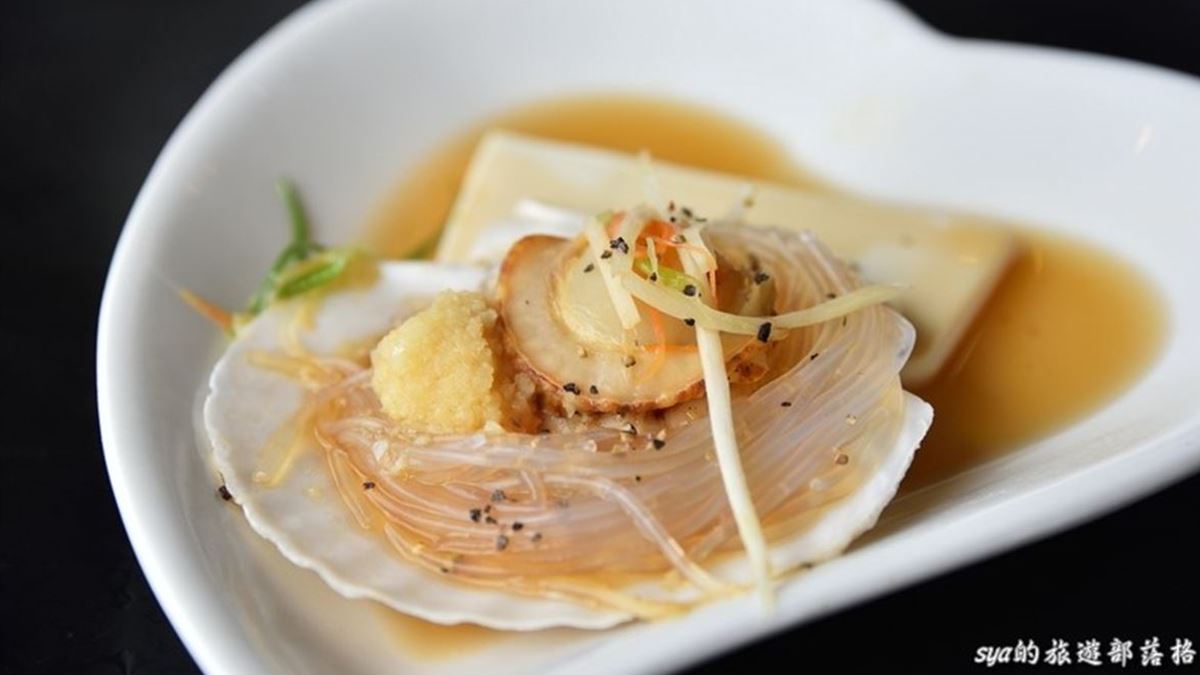清蒸扇貝，扇貝的嚼勁與豆腐的軟嫩，非常相搭。（圖片來源：SYA(賽亞)的旅遊部落格）