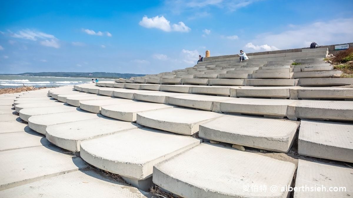 層層堆疊的石頭塊狀很像魚鱗片，網友取名為「魚鱗天梯」。（圖片來源：愛伯特吃喝玩樂全記錄）