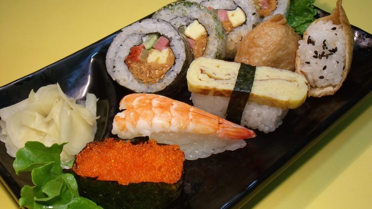 這裡提供海苔飯捲、海鮮各種選擇。（圖片來源：箏壽司）