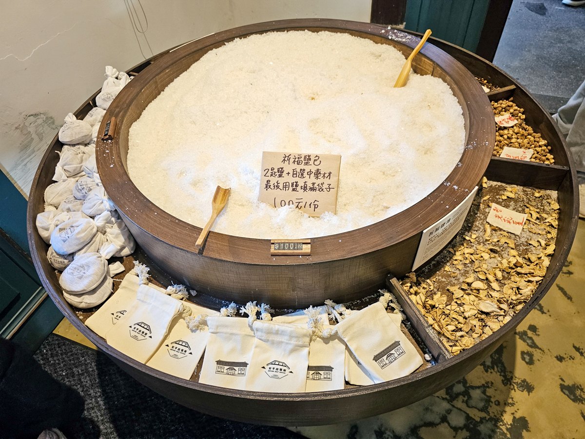 免費看呆萌小水豚!台南打卡爆紅免門票景點,366種生日鹽、彩色水晶瓶DIY 免費看呆萌小水豚!台南打卡爆紅免門票景點,366種生日鹽、彩色水晶瓶DIY