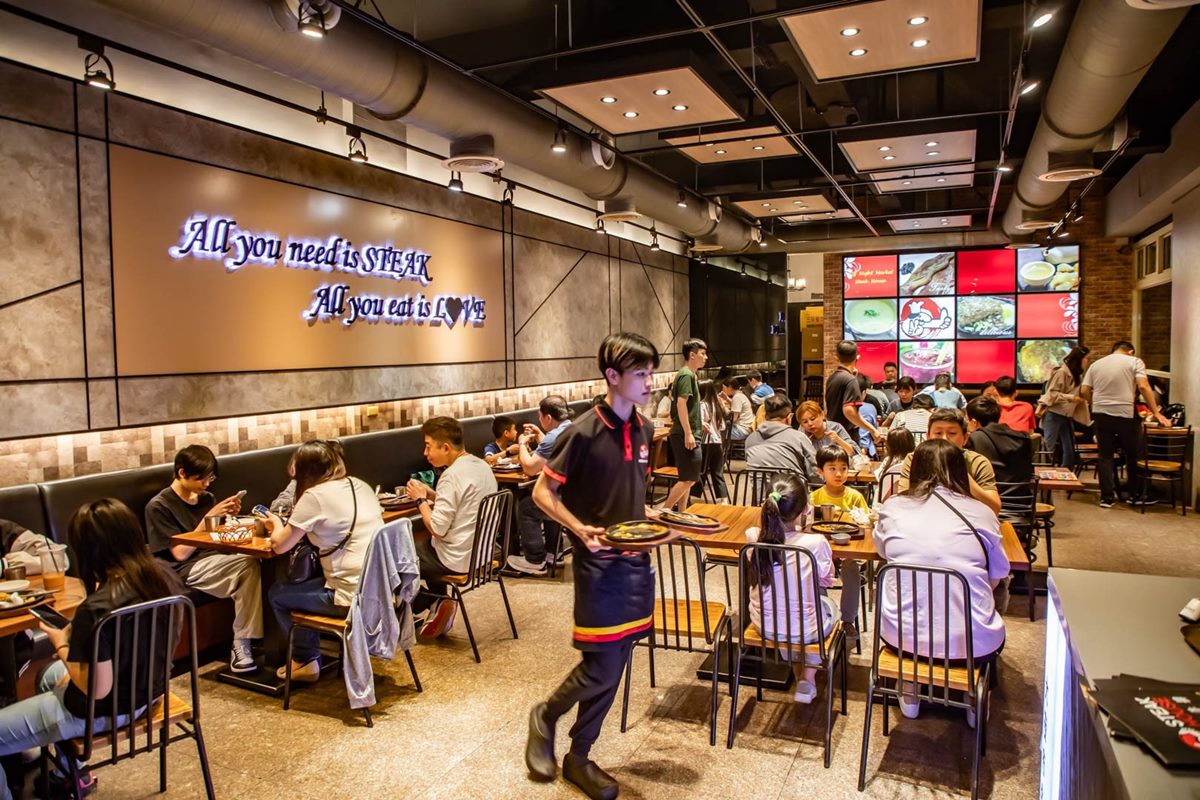 190元爽嗑排餐＋自助吧！30年老字號牛排店，濃湯、冰品、飲料無限續