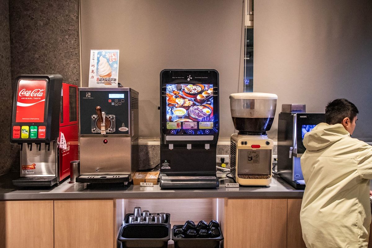 190元爽嗑排餐＋自助吧！30年老字號牛排店，濃湯、冰品、飲料無限續