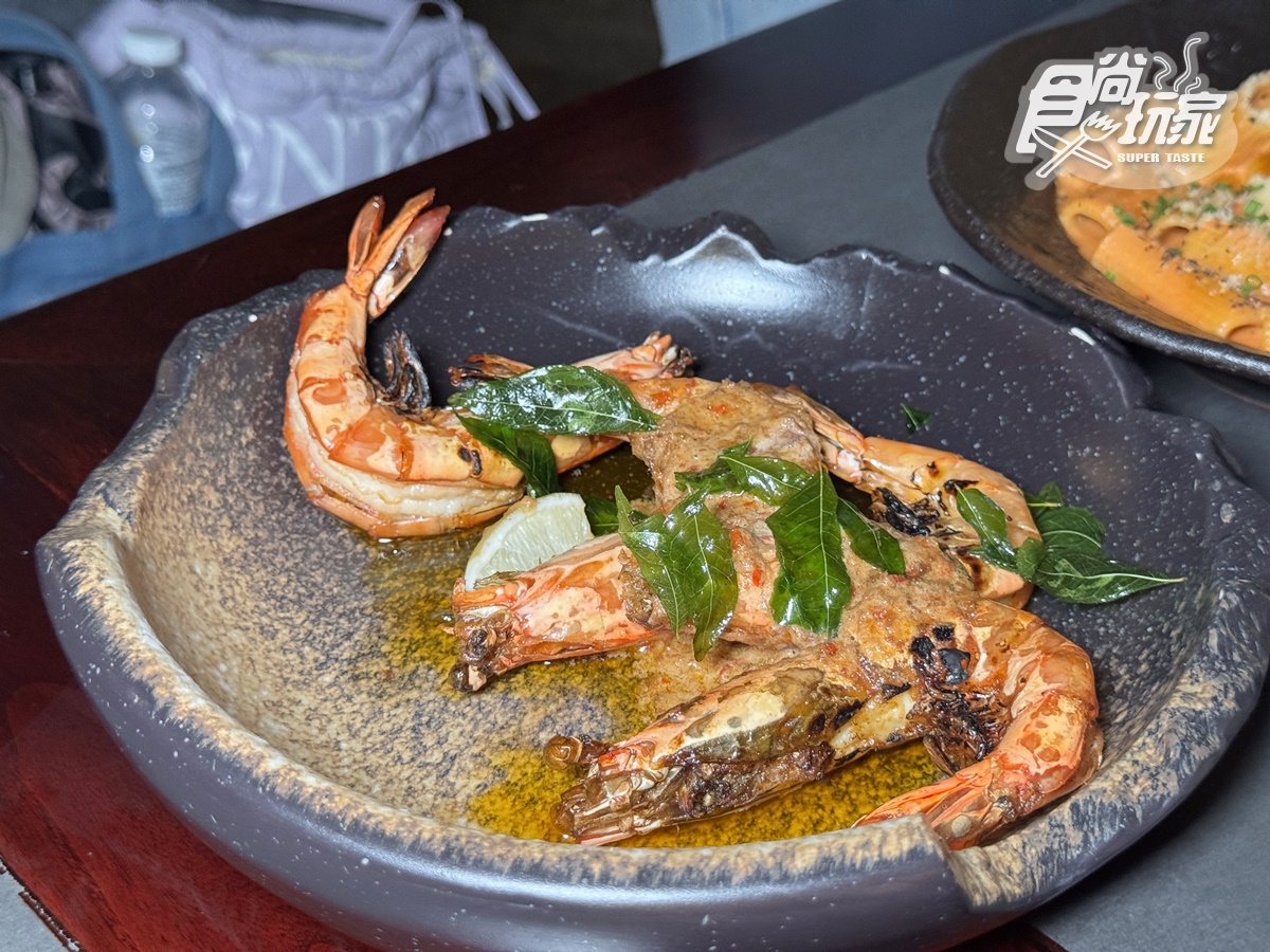 亞洲第1間「洞穴餐廳」來了!打卡神祕洞窟+鐘乳石,必嗑比臉大豬排、炸花椰 亞洲第1間「洞穴餐廳」來了!打卡神祕洞窟+鐘乳石,必嗑比臉大豬排、炸花椰